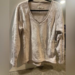 Ugg Cream Fleece V-Neck Size Medium